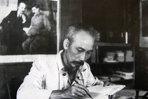Le Président Hô Chi Minh est le héros de l’indépendance nationale, et l'éminent homme de culture. Photo : Archives