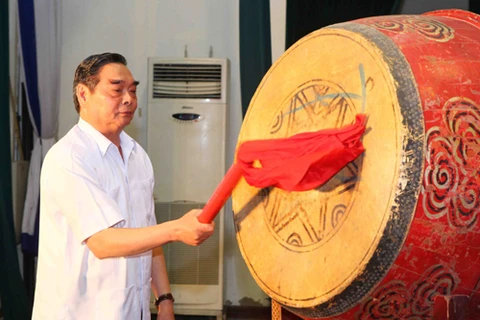M. Le Hong Anh a assisté à l'ouverture de l'année scolaire 2014-2015 au lycée d'excellence de l'Université des sciences de Hanoi.