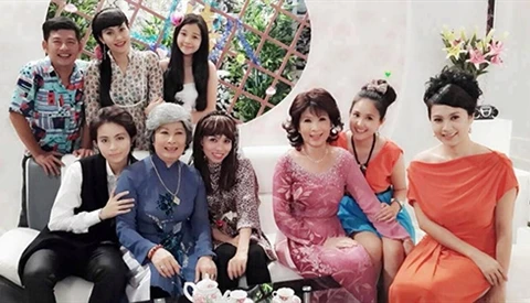 Une scène du sitcom "Gia dinh ngu qua" (La famille des cinq fruits) qui est diffusé du dimanche au jeudi à 16h40 sur la chaîne de Vinh Long. Source: VNA 