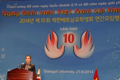Le président de la VSAK Nguyen Ngoc Hoan a prononcé un discours d'ouverture de la 10e édition de la Journée des étudiants vietnamiens en R. de Corée. Photo : VNA