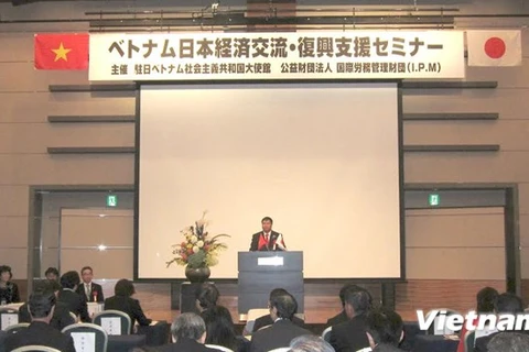 L'ambassadeur du Vietnam au Japon Doan Xuan Hung prend la parole. (Source: VNA)