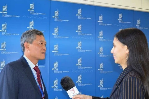 Le vice-ministre vietnamien des Sciences et des Technologies Tran Van Tung répond à des questions d'un correspondant de la VNA. Photo : VNA