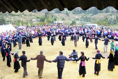 Une fête traditionnelle populaire à Bac Hà. Photo: Nguyên Thang/VNA