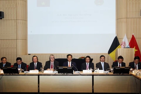 Le PM Nguyen Tan Dung recoit certaines entreprises belges et vietnamiennes. (Source: VNA)