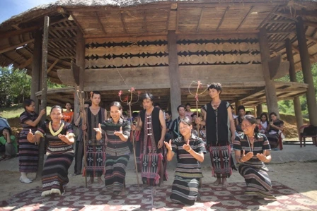Les activités culturelles se déroulent à la maison communautaire traditionnelle. 