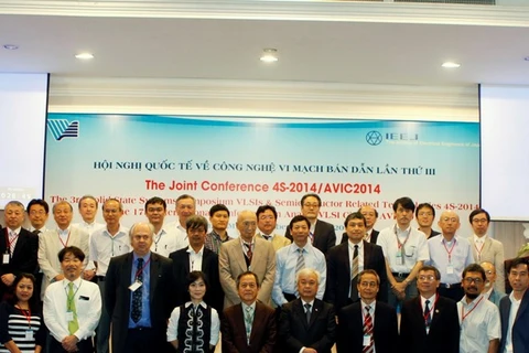 Les délégués participent à la conférence internationale sur les circuits intégrés (4S-2014/AVIC14). Photo : VNA