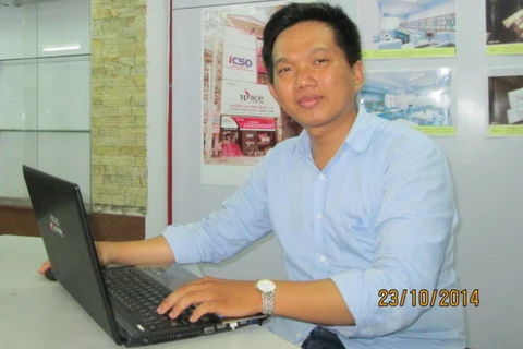 L'étudiant Dinh Dinh Nhan qui vient d'obtenir le certificat GISF (Global information assurance certification (GIAC) Information Security Fundamentals) de l'Institut américain SANS. (Source : Citinews)