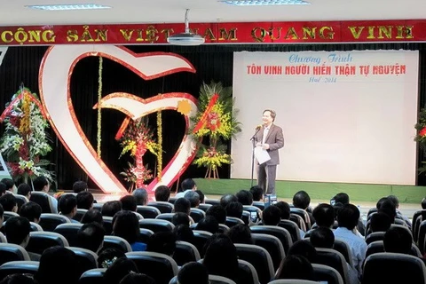 Les Pr.-Dr. Bui Duc Phu prononce un discours lors de la cérémonie en l’honneur des donneurs vivants de rein. Photo : VNA