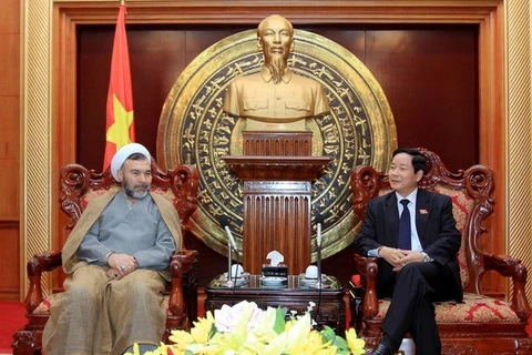 Le président de la Commission des relations extérieures de l'Assemblée nationale Tran Van Hang et Hossein Sobhaninia, membre du présidium de l'Assemblée consultative islamique de l'Iran. (Source: VNA)