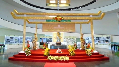 Exposition d’antiquités de Thang Long-Hanoï tenue au Musée de Hanoï. (Source : NDEL) 