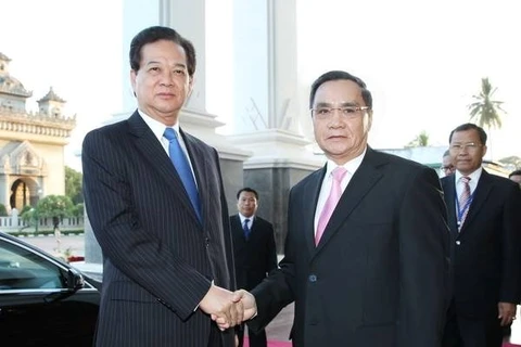 Le Premier ministre Nguyen Tan Dung et son homologue laotien Thongsing Thammavong. (Source: VNA)