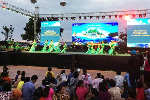 Représentation artistique à l'occasion du 3e Festival maritime du Cambodge. (Photo : VNA)