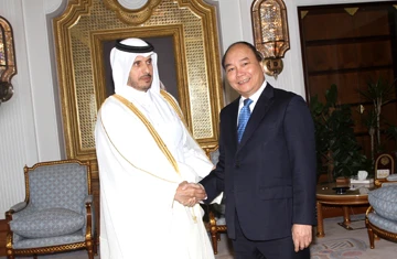 Le vice-Premier ministre Nguyên Xuân Phuc rend une visite de courtoisie au Premier ministre qatarien Sheikh Abdullah Bin Nasser Bin Khalifa Al-Thani.