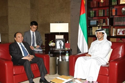 Le vice-Premier ministre Nguyen Xuan Phuc a eu un entretien mardi à Abu Dhabi avec son homologue du pays hôte, le Sheikh Mansour Bin Zayed Al Nahyan. Source: baodientu.chinhphu.vn