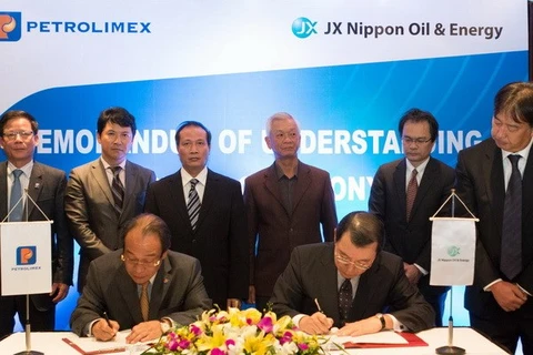 Cérémonie de signature d'un mémorandum de coopération stratégique entre le groupe Petrolimex et JX Nippon Oil & Energy. Photo: VNA