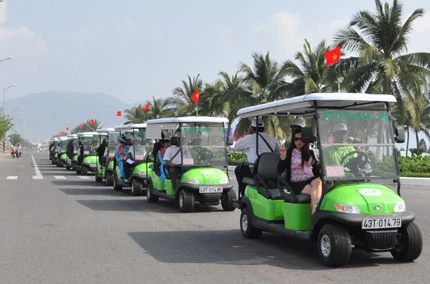 Il sera possible de visiter Hô Chi Minh-Ville en voitures électriques pour seulement 20.000 dôngs/personne.(Source : VNA)