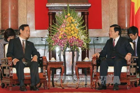 Le président du Vietnam Truong Tan Sang reçoit le ministre japonais de l'Agriculture, de la Sylviculture et de l'Aquaculture, Nishikawa Koya. Photo: VNA
