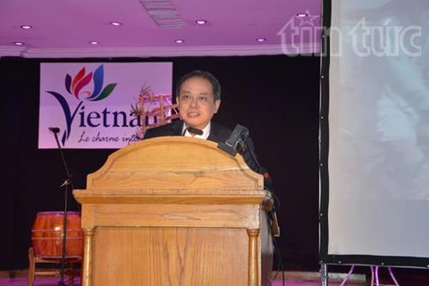 L'ambassadeur du Vietnam en France, Nguyen Ngoc Son s'adresse lors du programme "Patrimoine culturel et développement touristique du Vietnam. Photo: Bich Ha/VNA