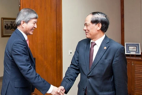 Le secrétaire général de l'ASEAN, Le Luong Minh (droite) et le secrétaire général du Centre ASEAN-République de Corée (AKC) Chung Hae-Moon (gauche). Source: asean.org