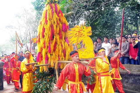 La procession dite «de la fleur de bambou». Photo: VNA