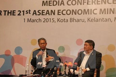 Le ministre malaisien du Commerce international et de l'Industrie, Mustapa Mohamed, lors de la conférence presse tenue aussitôt après l'AEM Retreat 21. Photo: VNA