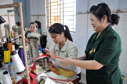 La participation à la formation professionnelle permet de sortir de la pauvreté. Photo : An Hiêu/VNA