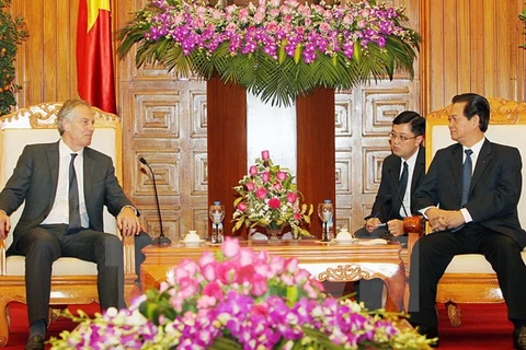 Le Premier ministre (PM) vietnamien, Nguyên Tân Dung et l’ancien PM britannique, Tony Blair. (Source: VNA)