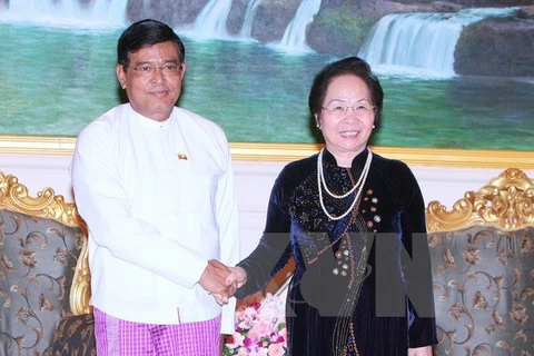 Le vice-président du Myanmar Nyan Tun et la vice-présidente vietnamienne, Nguyên Thi Doan. (Source: VNA)