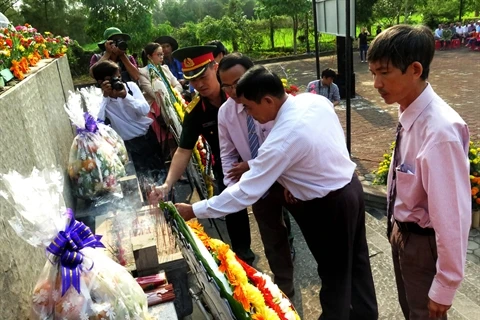 Une cérémonie de commémoration des 47 ans du massacre de 504 civils à Son My a eu lieu le 16 mars dans la commune de Tinh Khê, district de Son Tinh, province de Quang Ngai (Centre). (Source : VNA) 