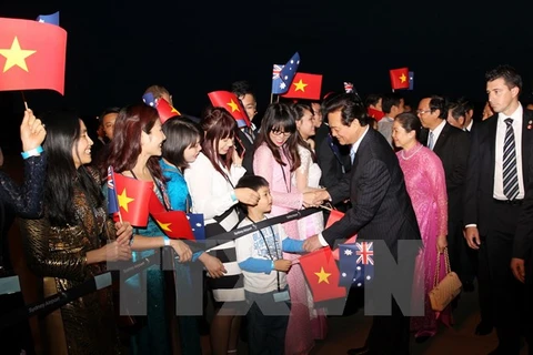 Le PM Nguyen Tan Dung et les Viet kieu en Australie. (Source: VNA)