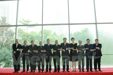 Les ministres des Finances de l'ASEAN lors de l'AFMM-19. (Photo : Kim Dung-Chí Giáp/Vietnam+) 