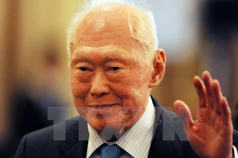 Lee Kuan Yew a beaucoup oeuvré à la promotion des relations VN-Singapour. Photo : AFP/VNA