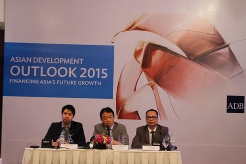 Conférence de presse donnée pour présenter le rapport intitulé "Asian Development Outlook". Photo: VNA