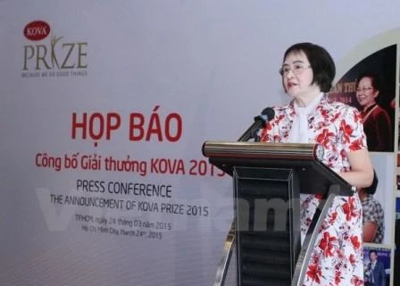 Le Dr. Nguyen Thi Hoe, présidente du Groupe de peinture Kova, directrice du fonds du prix Kova.