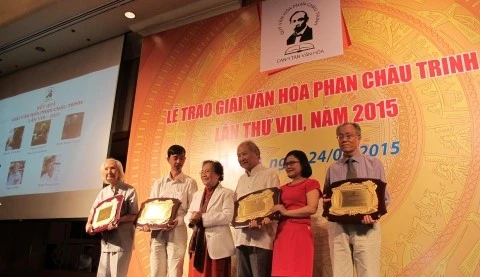 Cérémonie de remise des prix culturels Phan Châu Trinh 2015.
