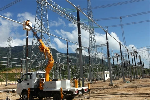 L'EVN concentre à améliorer la capacité et la stabilité des réseaux de transport d'électricité dans les zones économiques de pointe. Photo : Ngoc Hà/VNA/CVN
