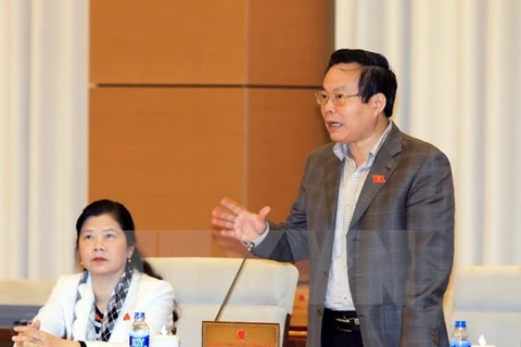 Le président de la Commission financière et budgétaire de l’AN, Phung Quôc Hiên s'adresse lors de la 7e session du Comité permanent de l'AN. Photo: VNA