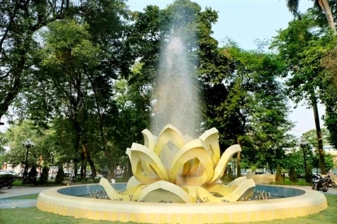 L’ouvrage "La fontaine au lotus" de la peintre Nguyên Thu Thuy. (Source : VNA)