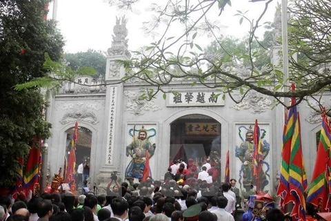 Une cérémonie d'offrande d'encens aux rois Hùng. Photo: VNA