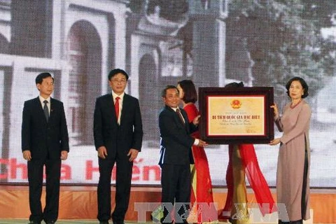 Les autorités de la province de Hung Yen (Nord) ont organisé le 26 avril une cérémonie d’accueil du certificat de reconnaissance du site de Pho Hien en tant que patrimoine national spécial. Photo : VNA