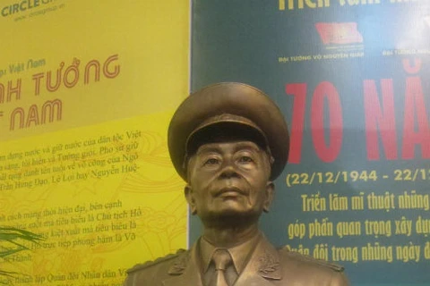 Un statue du général Vo Nguyen Giap