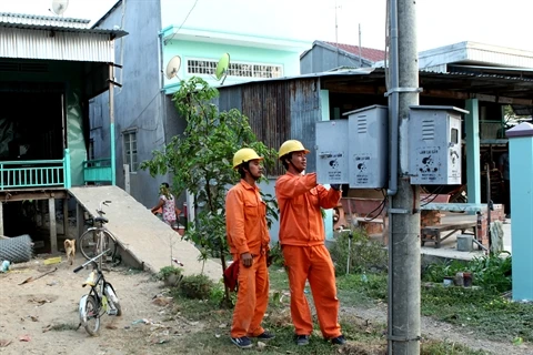 L’électricité permet d’améliorer considérablement la qualité de vie des habitants des zones montagneuses et insulaires. Photo : Ngoc Hà/VNA