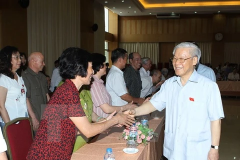 Le secrétaire général du Parti communiste du Vietnam (PCV), Nguyen Phu Trong rencontre des électeurs de Hanoi. (Source: VNA)