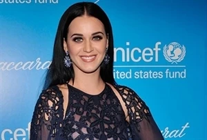 Katy Perry, une chanteuse américaine célèbre et ambassadeur de bonne volonté de l'UNICEF, sera présentée au sommer "Under 30". 
