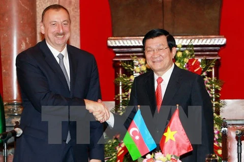 Le président du Vietnam Truong Tan Sang et le président de l'Azerbaïdjan Ilham Aliev. 