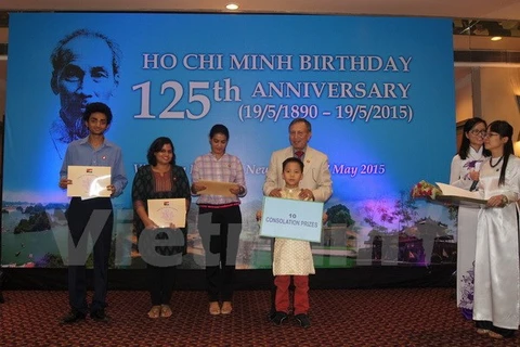 Le 125e anniversaire de la naissance du Président Hô Chi Minh (19 mai) a été fêté en Inde. Photo : VNA