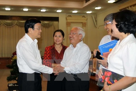 Le président vietnamien Truong Tan Sang et les déléguéslors de sa séance de travail le 24 mai à Ho Chi Minh-Ville. Photo : VNA