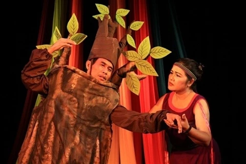 Une scène de la pièce "L’aventure d’un grillon". Photo : Thê Toàn/VNA/CVN
