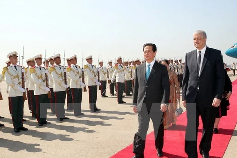 Le Premier ministre vietnamien Nguyen Tan Dung et son homologue algérien, Abdelmalek Sellat. Photo : VNA