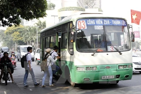 Une Station d'autobus à Ho Chi Minh-Ville. Photo: VNA